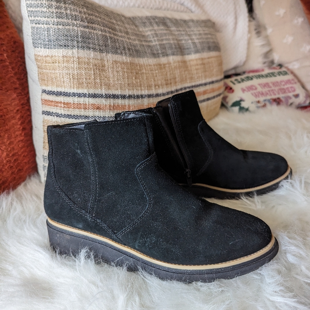 Clarks black suede wedge booties sz 7